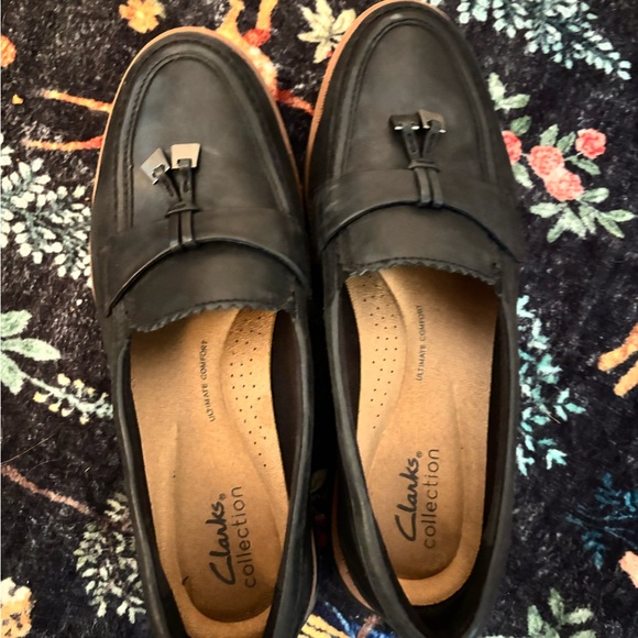 Black Leather Tassel Loafers with Contrast Welt - Women - Picture 3 of 5